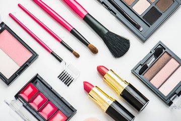 Effects Of Makeup To The Skin And Alternatives To It - Sound Health Doctor